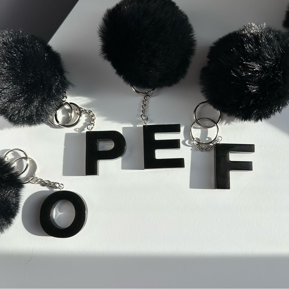 Red Lips Keychain - Picture 7 of 7